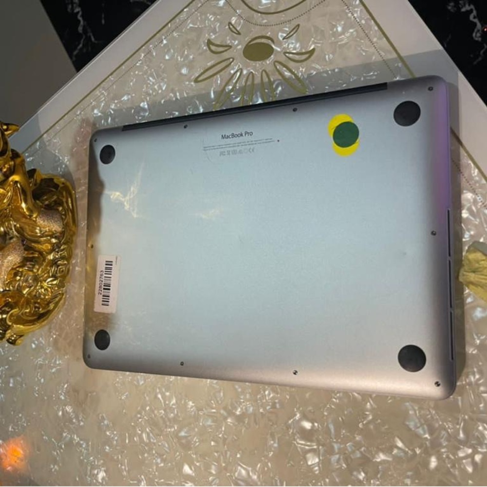 MacBook - Picture 3 of 3